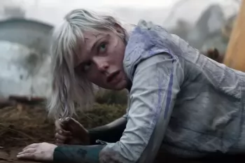 Элли Фаннинг рассказала о страхах на съемках "Хищник: Планета смерти"