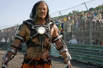 Микки Рурка выселили из дома за долги