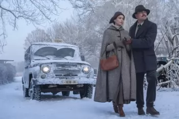 Леонардо ЛиКаприо приехал с Дженнифер Лоуренс на УАЗе за ребенком