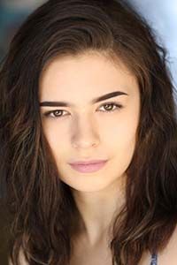 Николь Мэйнс (Nicole Maines)