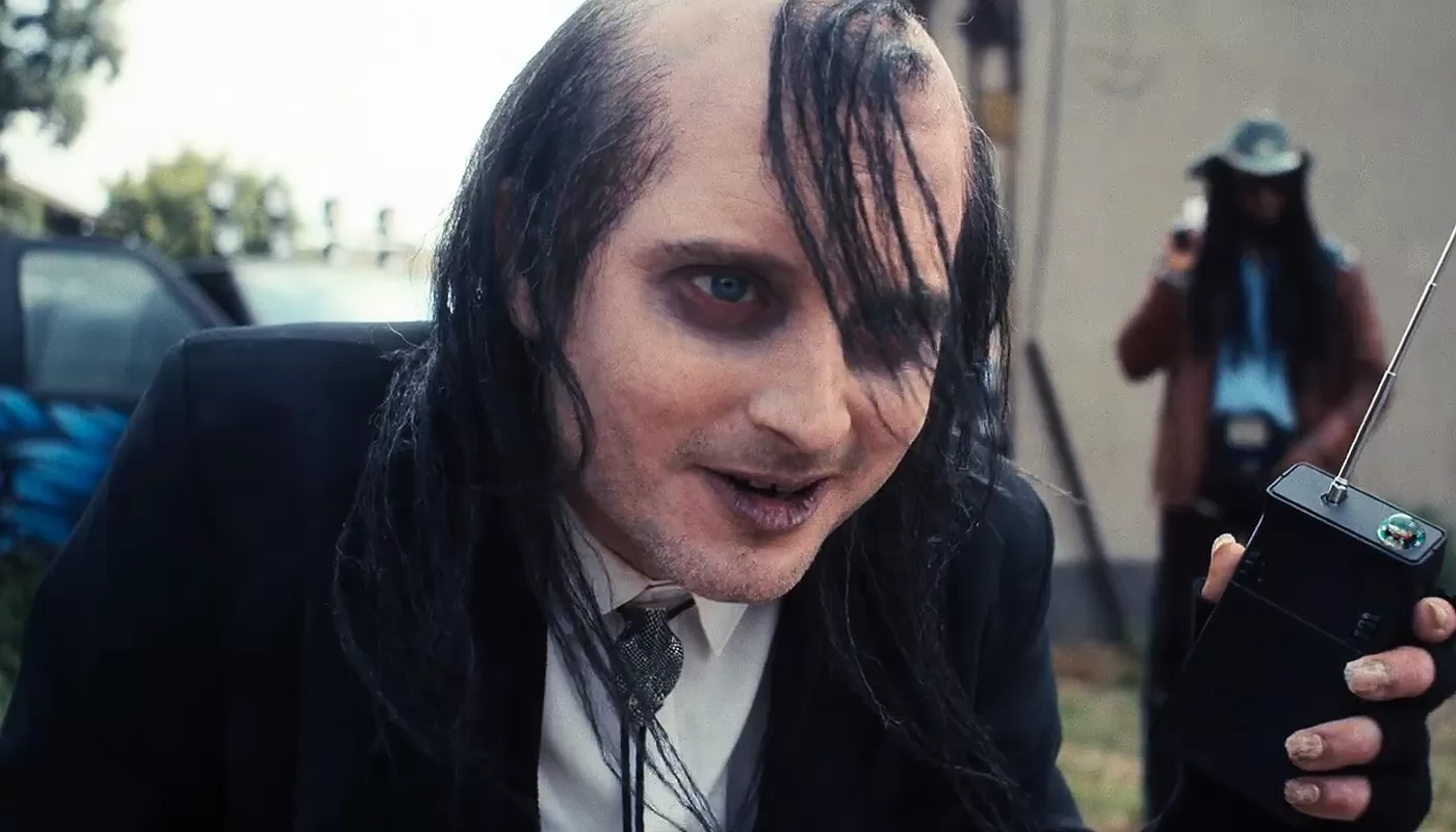 Элайджа Вуд сеет хаос в трейлере фильма Токсичный мститель