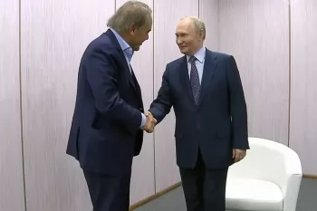 Оливер Стоун прилетел в Москву встретиться Владимиром Путиным