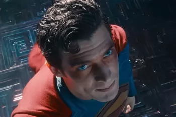 Супермен выбивает зубы в новом трейлере фильма "Супермен"