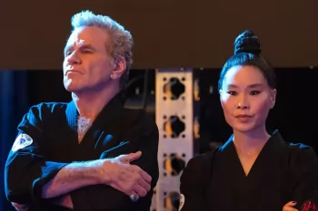 Покусавший коллегу герой сериала "Кобра Кай" извинился