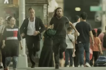 У триллера "Черный кролик" с Джудом Лоу появилась дата премьеры