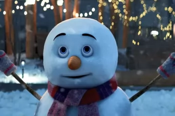 Дед Мороз теряет силу в трейлере фильма "Снеговик"