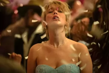 Дженнифер Лоуренс не стесняется наготы и своего целлюлита