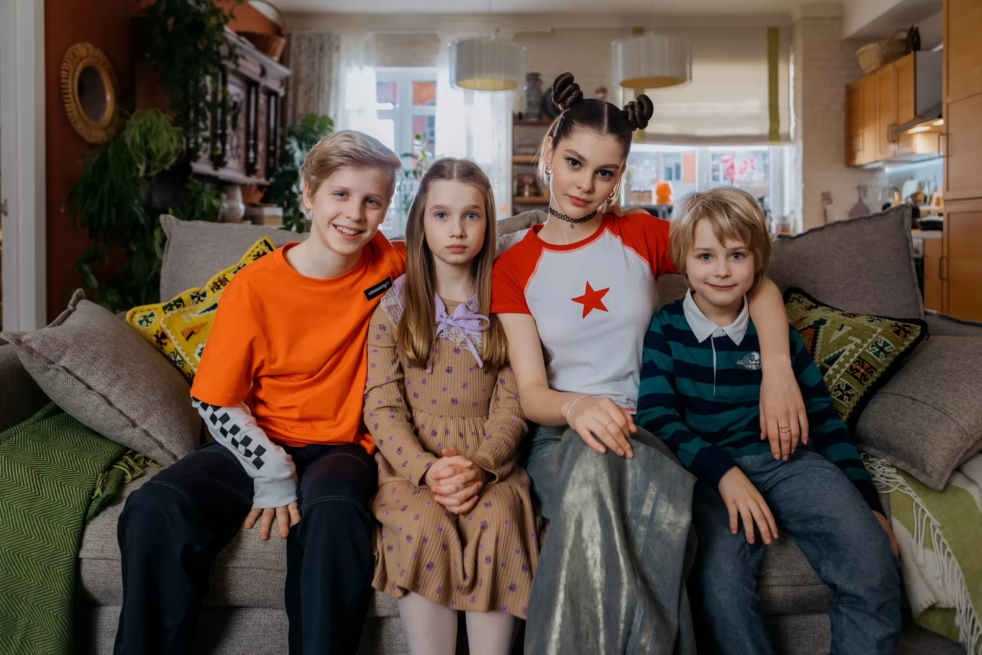 Сериал Одни дома (2025). Кадр N262902