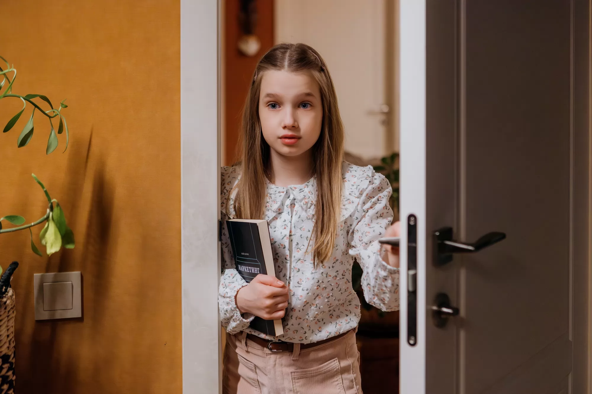 Сериал Одни дома (2025). Кадр N262903