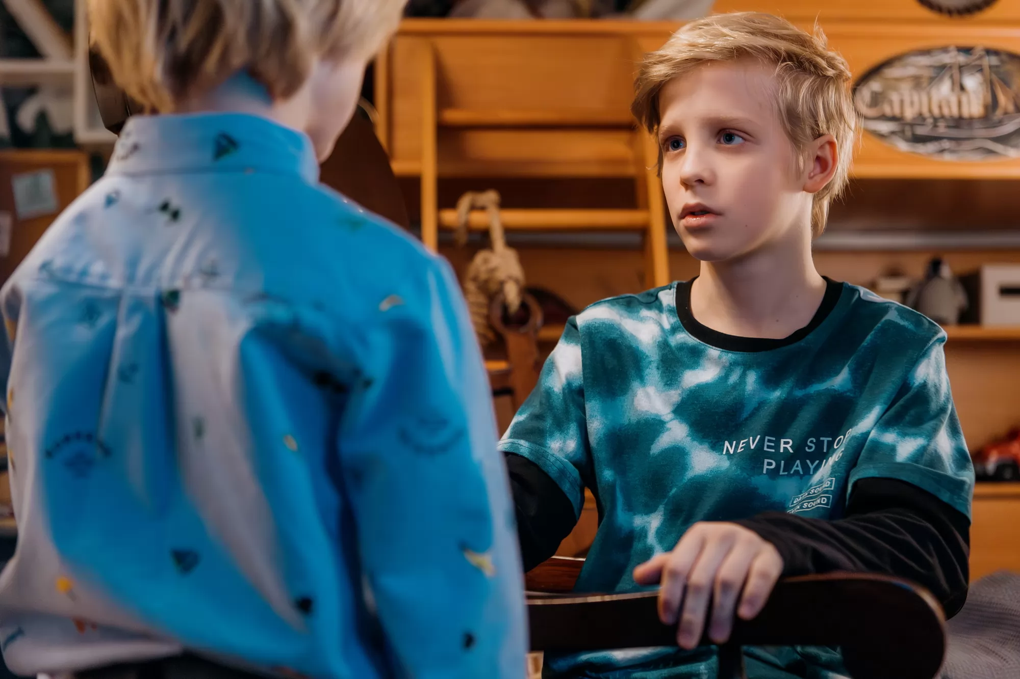 Сериал Одни дома (2025). Кадр N262906