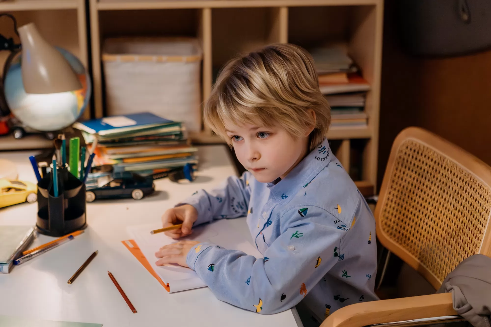 Сериал Одни дома (2025). Кадр N262908