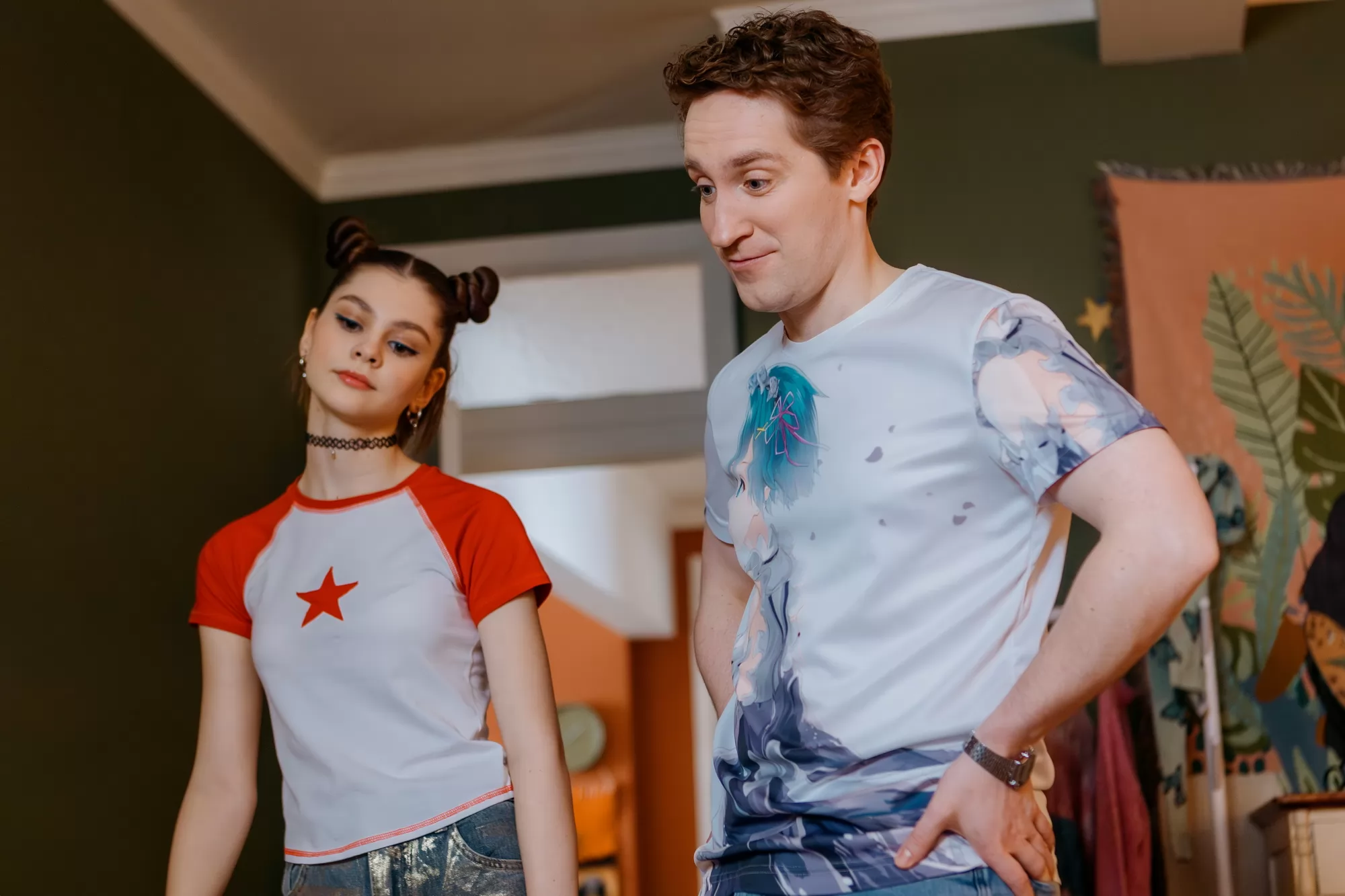 Сериал Одни дома (2025). Кадр N262909