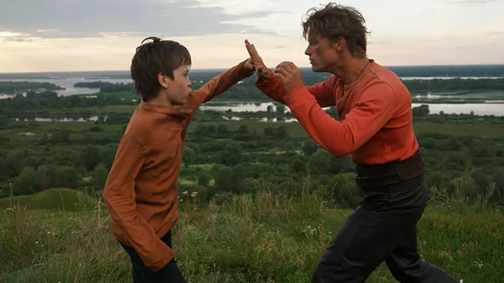 Трейлер российского фильма "Волчок"