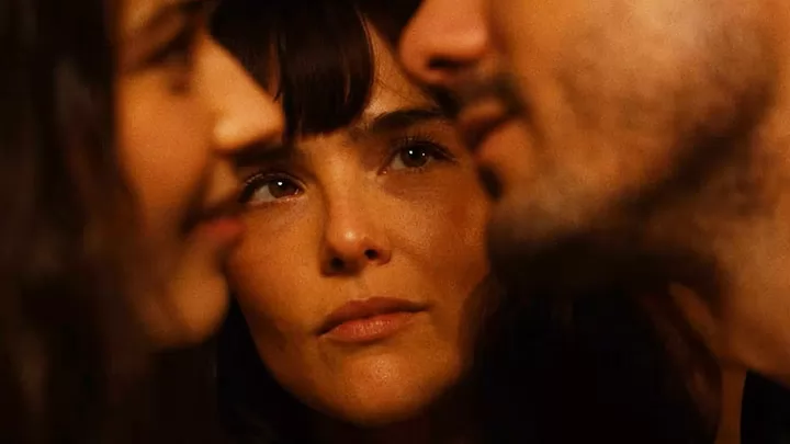 Дублированный трейлер фильма "Третья лишняя"