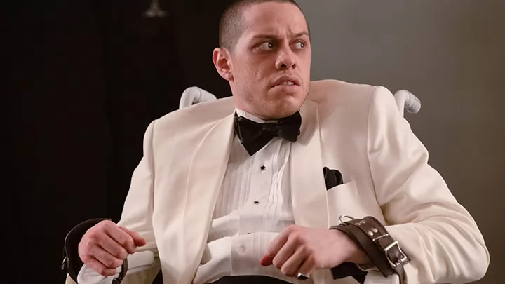 Пит Дэвидсон и Джон Гловер в трейлере фильма "Обитель"