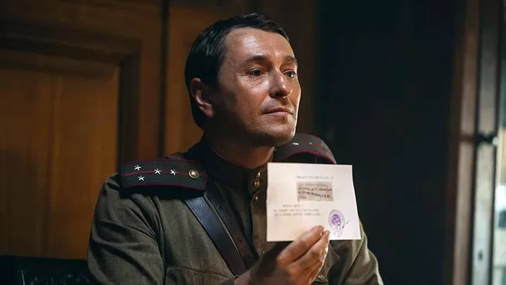 Сергей Безруков в трейлере российского фильма "Август"