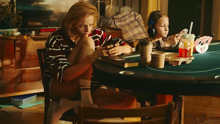 Александра Бортич в трейлере сериала "Нам покер"