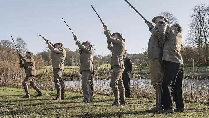 Дэмиэн Льюис и Том Фелтон в дублированном трейлере фильма "Фэкхем-Холл"