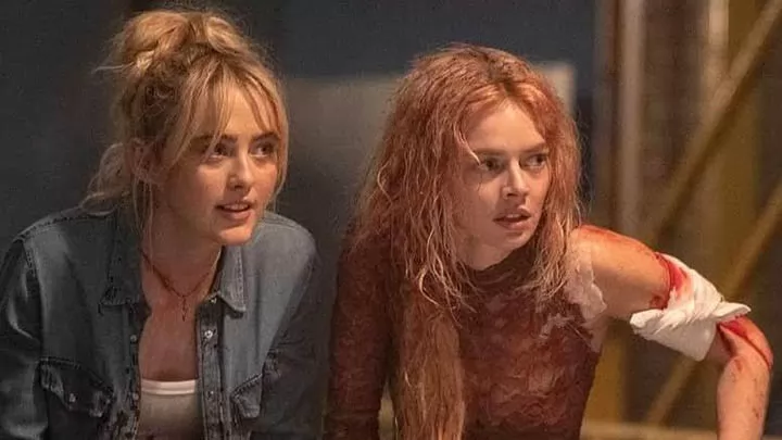 Элайджа Вуд и Самара Уивинг в трейлере фильма Я иду искать 2: Вот и я