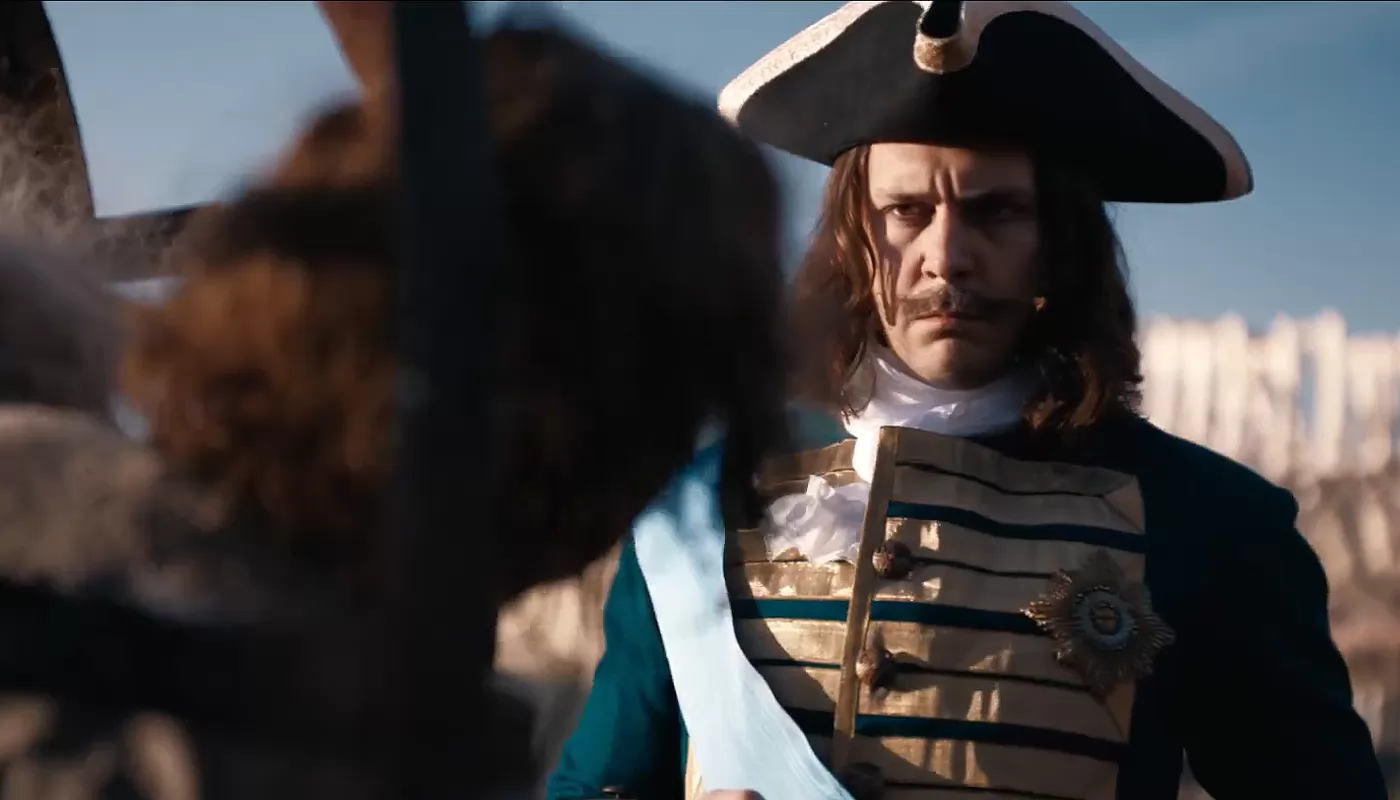 Милош Бикович стал Петром I в трейлере комедии Холоп 3