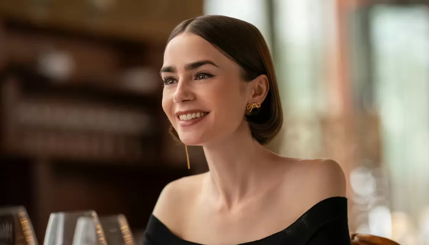 Звезда Эмили в Париже Лили Коллинз сыграет Одри Хепберн