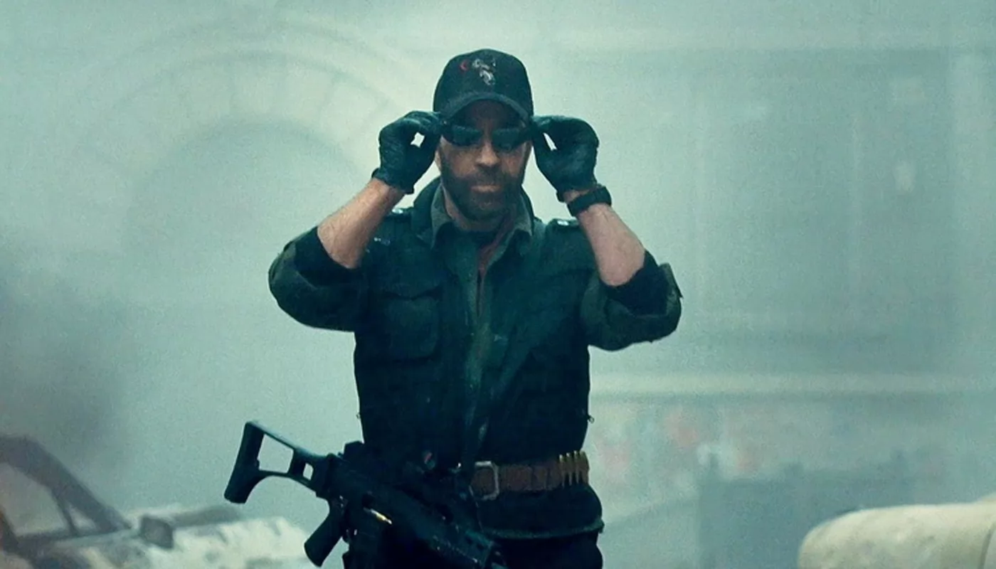 Семья Чак Норриса попросила не верить сплетням и ИИ-видео