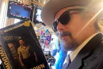 Итан Хоук советует не просить политических заявлений у "вечно пьяных звезд"