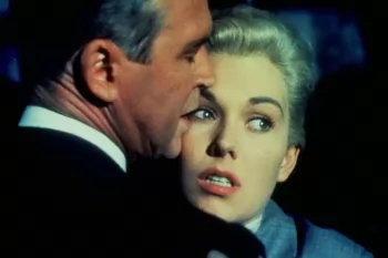 Легенда кино Ким Новак недовольна "верхней частью тела" Сидни Суини