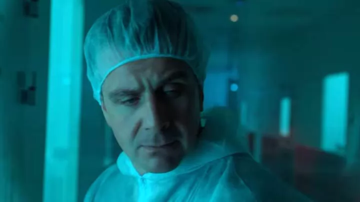 Антон Васильев и Светлана Ходченкова во втором трейлере сериала Большая фарма