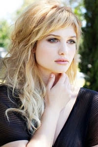 Элисон Судол (Alison Sudol)